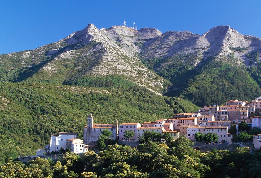 Das Bergdorf Marciana am Monte Capanne auf Elba