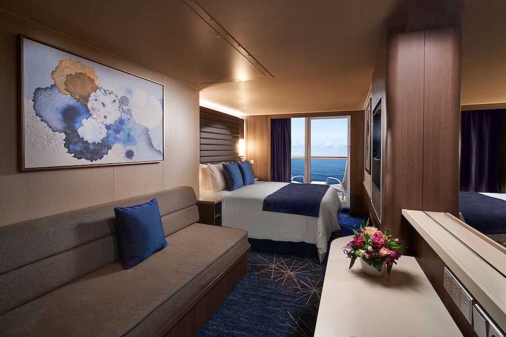 Blick in eine Balkonkabine der „Norwegian Encore“