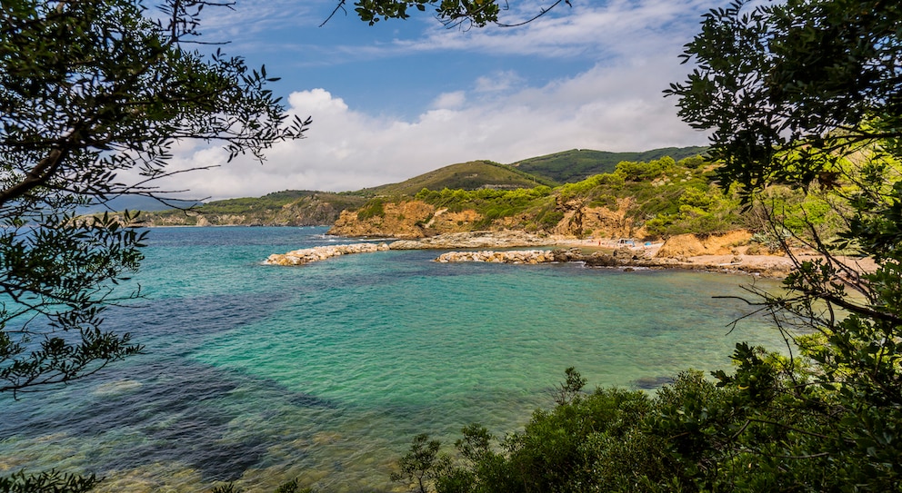 Der Felciaio beach auf Elba ist der perfekte Ort für einen Badeurlaub im August