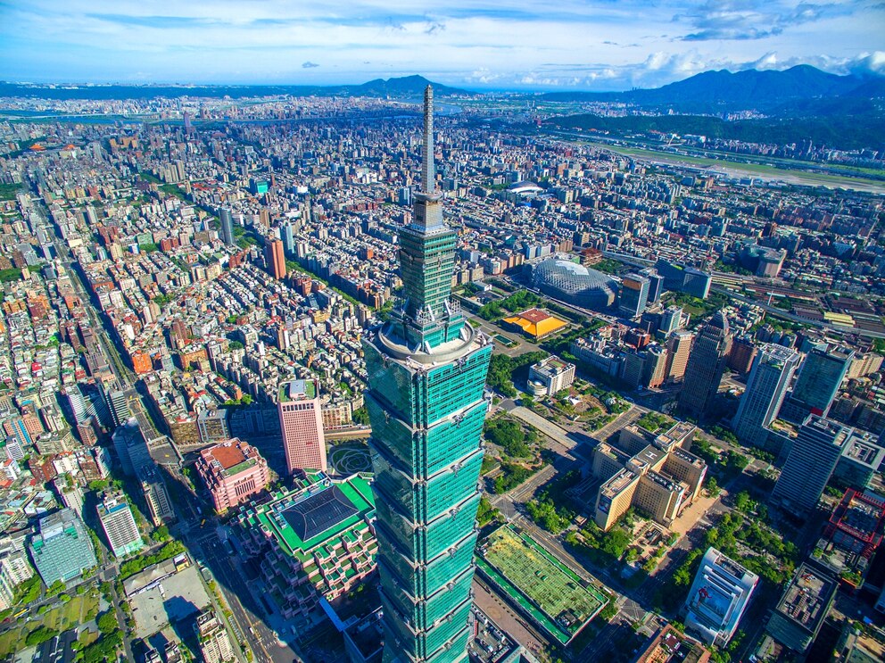 Das Wahrzeichen der Stadt: der 508 m hohe Wolkenkratzer Taipeh 101. Von oben ist der Ausblick grandios!