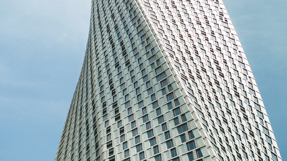 „The Tower“ (l.) ist das neuste Mega-Bauprojekt aus Dubai, das sogar den Burj Khalifa als aktuell höchstes Bauwerk der Welt künftig in den Schatten stellen soll