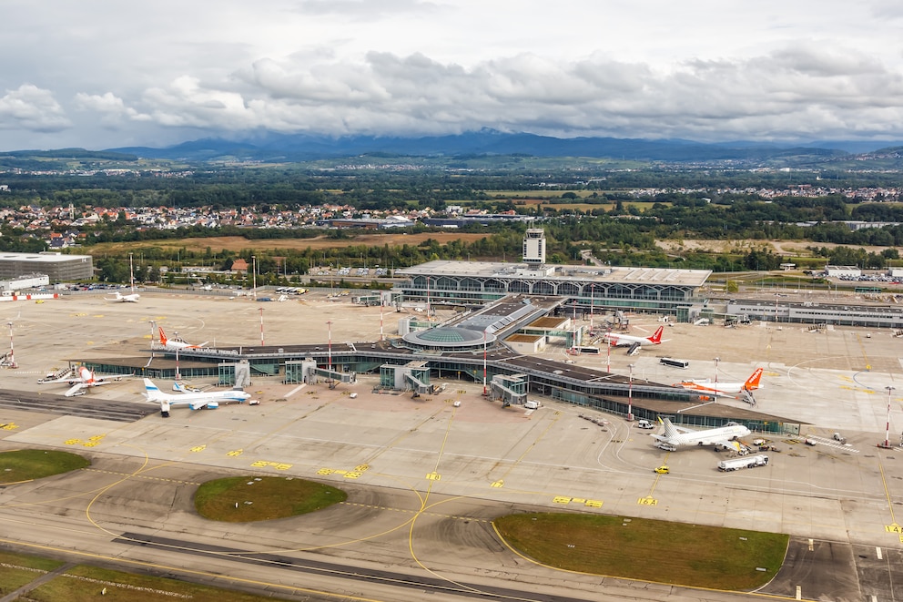 EuroAirport Basel M&uuml;hlhausen Freiburg Schweiz Frankreich