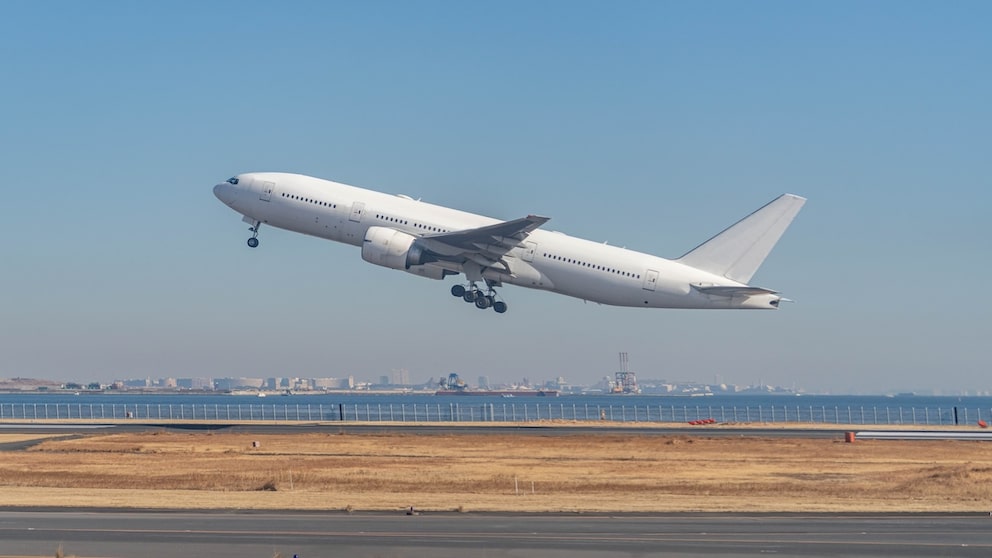 Flugzeug beim Durchstarten