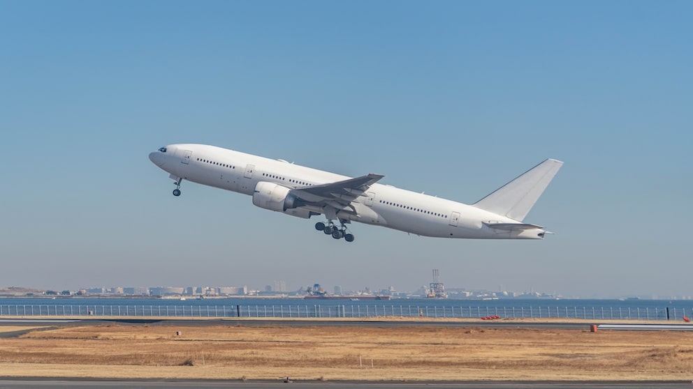 Flugzeug beim Durchstarten