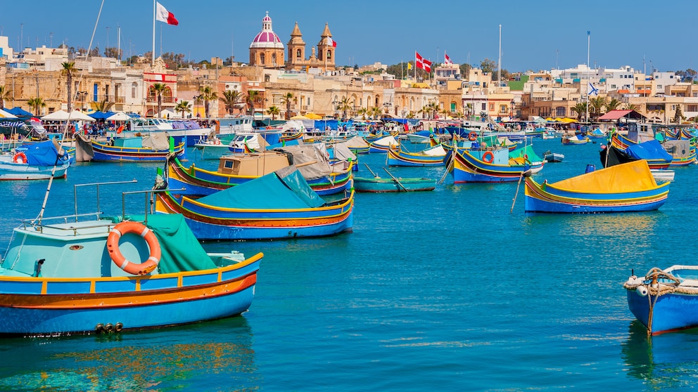 Bunte Boote im Hafen von Marsaxlokk, Malta