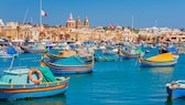 Bunte Boote im Hafen von Marsaxlokk, Malta