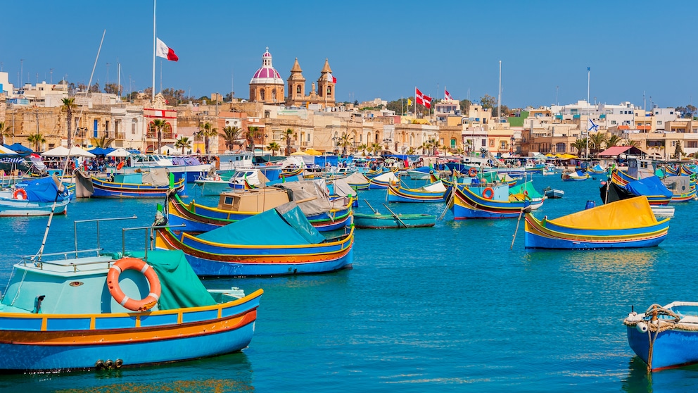 Bunte Boote im Hafen von Marsaxlokk, Malta