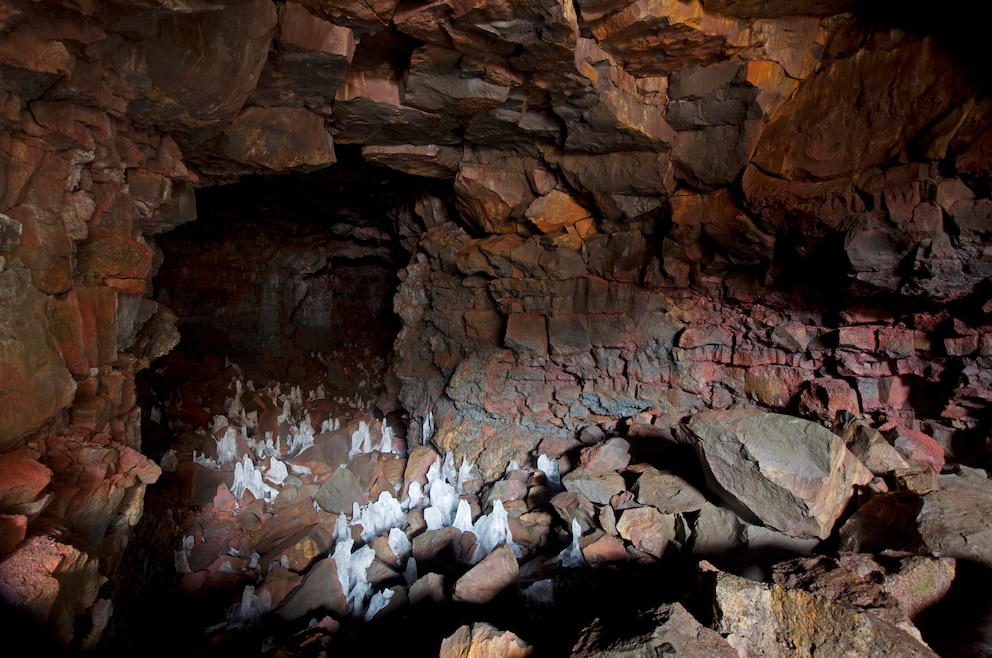Die Lavahöhle Raufarhólshellir in Island