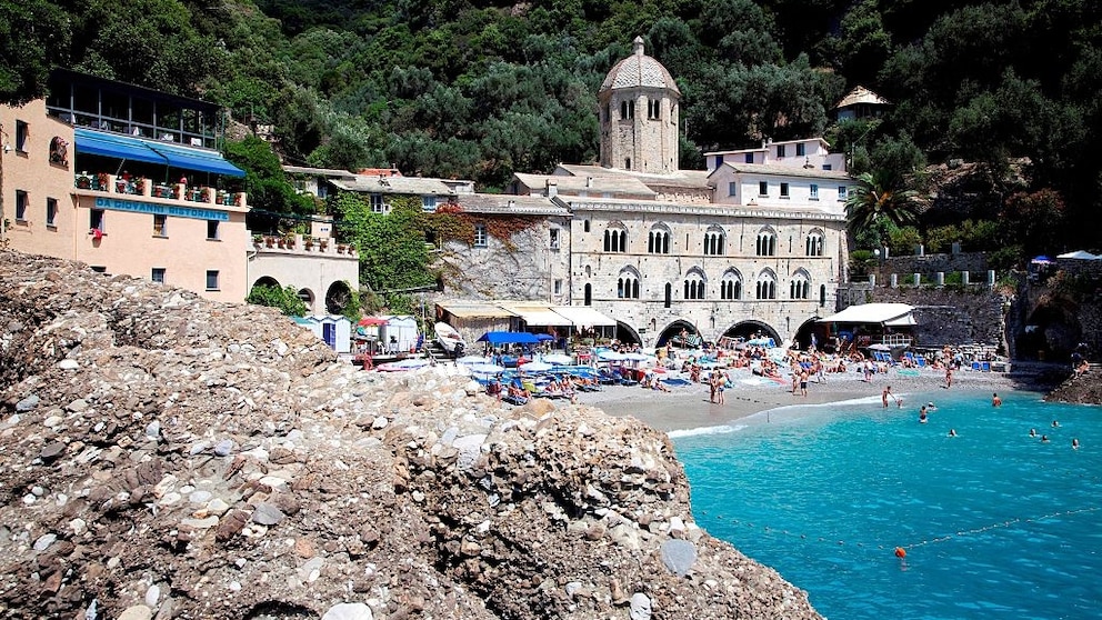 Schönste Strände von Ligurien: Kloster von San Fruttuoso Di Capodimonte über Camogli