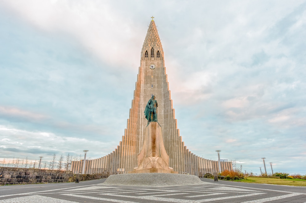 Hallgrímskirkja ist eine Pfarrkirche in Reykjavík