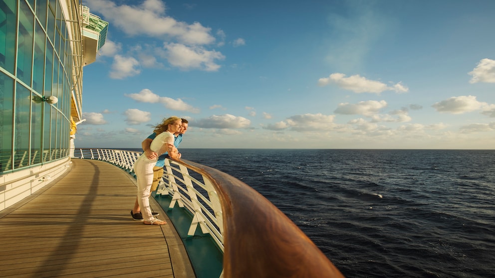 Kreuzfahrtreisen werden immer beliebter in Deutschland. Im Foto zu sehen: die Allure of the Seas auf den Bahamas