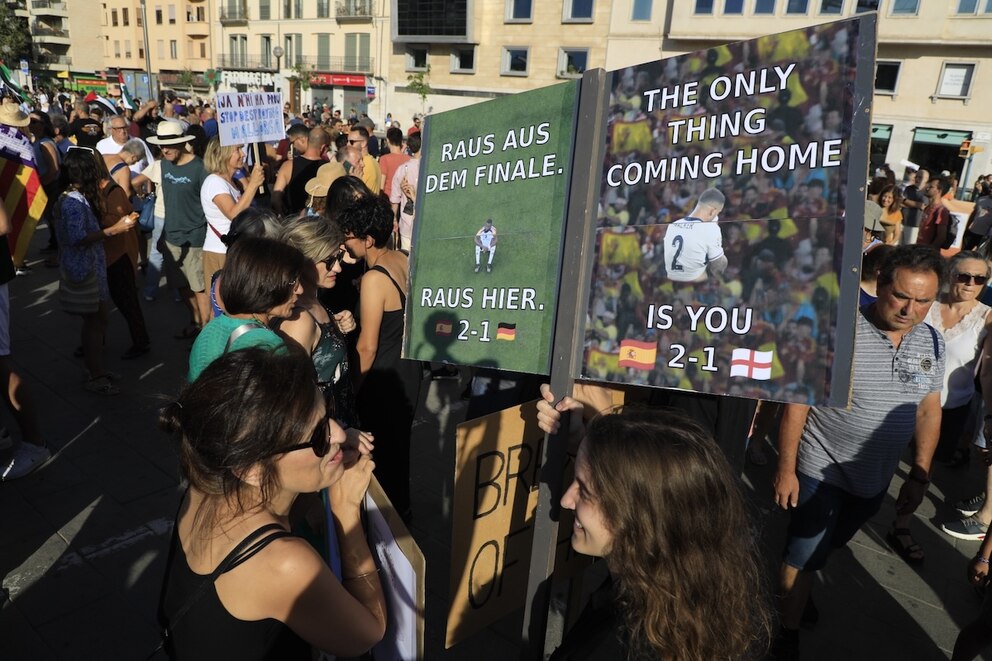 Bei der Demo gegen Massentourismus in Mallorca geraten vor allem die deutschen und britischen Touristen in die Kritik