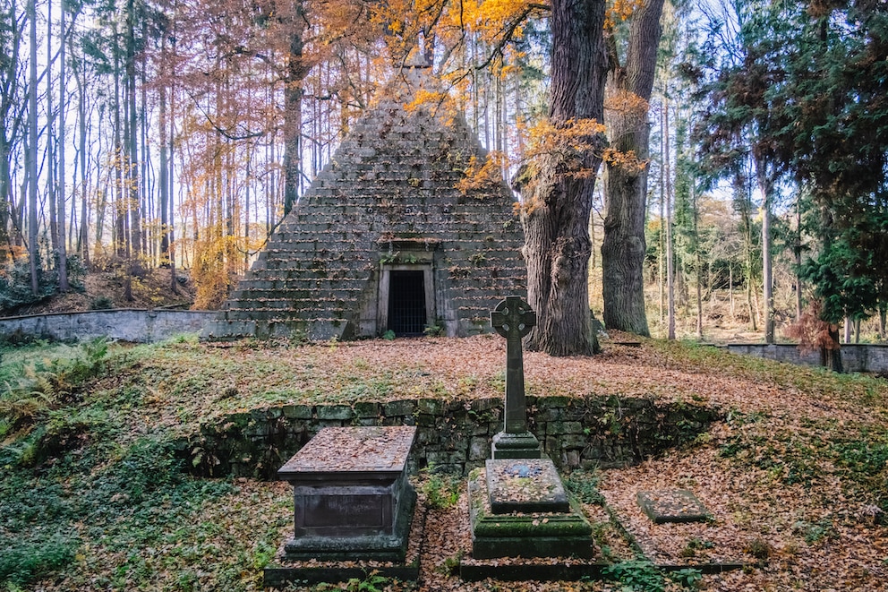 Die Pyramide von Holle wurde von einem deutschen Architekten erbaut – und diente als Mausoleum