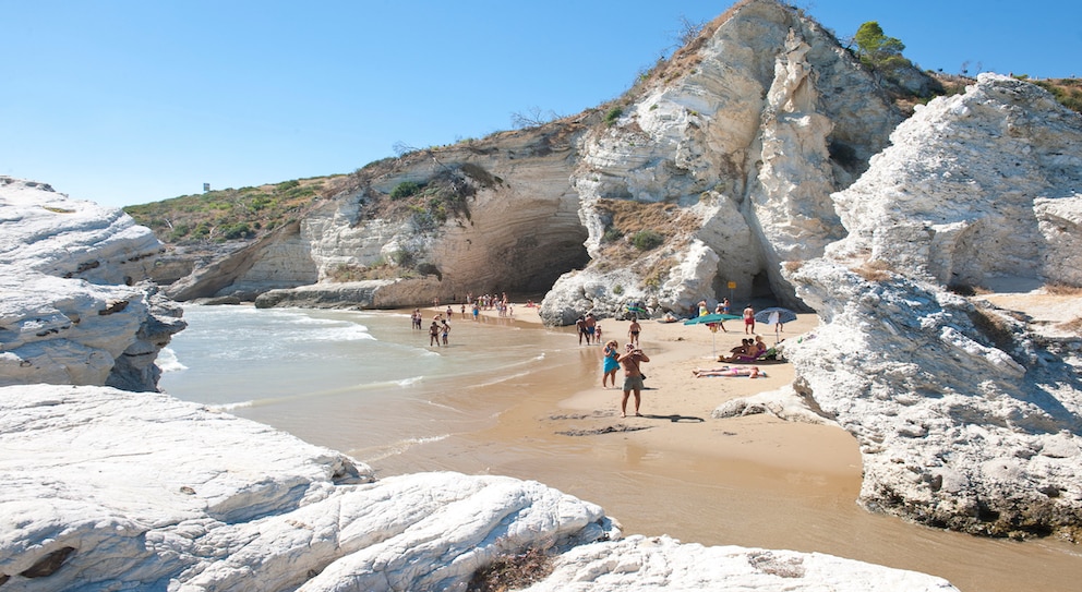 Der Pizzomunno beach bei Gargano zählt zu den schönsten Stränden der Gegend Apuliens