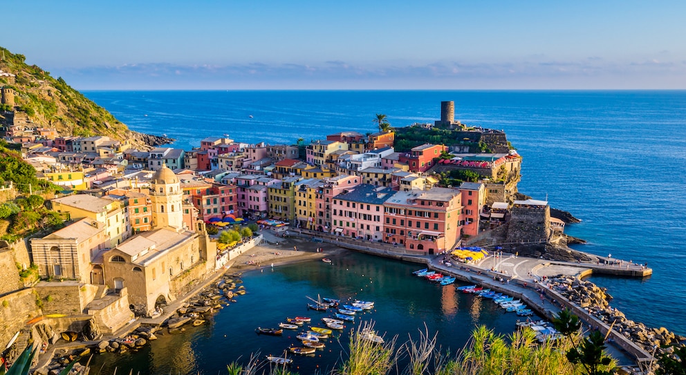 Vernazza, Cinque Terre in Ligurien beherbergt einen der schönsten Strände Liguriens