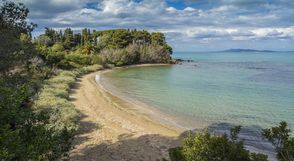 Der Strand Bagni di Domoziano befindet sich auf der Landzunge Giannella zwischen dem Festland und der Halbinsel Monte Argentario und ist ein echter Geheimtipp