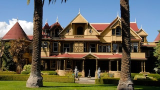 Im Winchester Mystery House soll es angeblich auch heute noch spuken – mehr als 100 Jahre, nachdem es erstmals für Besucher öffnete