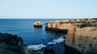 Die Bezeichnung Algarve stammt von dem arabischen „al-gharb“ („der Westen“) ab