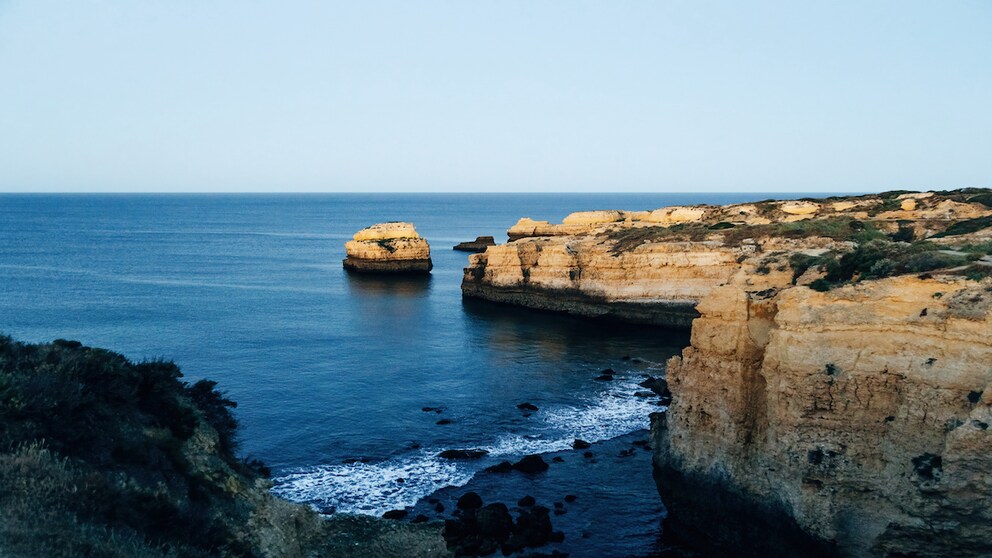 Die Bezeichnung Algarve stammt von dem arabischen „al-gharb“ („der Westen“) ab