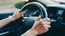 Küssen außerhalb des Autos ja, innen drin besser nicht: Diese Vorschrift gilt zum Beispiel im kleinen italienischen Ort Eboli