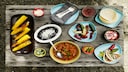 Was essen, was trinken, was anziehen? Wer die Spiele vor dem Fernseher ganz brasilianisch zelebrieren will, bekommt von TRAVELBOOK jetzt zahlreiche Anregungen