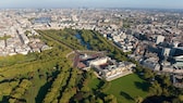 Der Buckingham-Palast im Herzen Londons erstrahlt äußerlich in voller Pracht, aber in den Gemäuern bröckelt es.