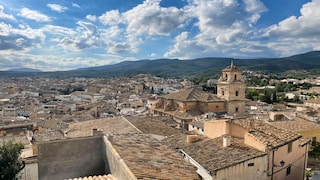 Die mittelalterliche Kleinstadt in der südspanischen Mittelmeerregion Murcia gehört neben Jerusalem, Santo Toribio de Liébana, Rom und Santiago de Compostela zu den einzigen fünf Pilgerorten der Welt, die ein Heiliges Jahr feiern dürfen.