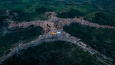 Die Ursprünge des Ortes Centuripe reichen weit in die Vergangenheit. Schon um etwa 2000 v. Chr. sollen Sikaner, eines der uralten Völker Siziliens, hier gelebt haben.