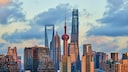 Neben sechs Themenwelten soll der Park in Shanghai auch mit seinem großen Theater Gäste locken, in dem das Musical „König der Löwen“ erstmals auf Chinesisch gesungen wird.