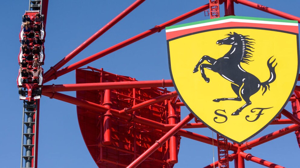 So sieht es derzeit auf der Baustelle des „Ferrari Land“ aus – das Grundgerüst des Accelerator Coaster steht schon mal