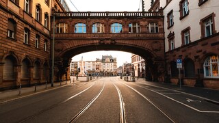 Nach dem Zweiten Weltkrieg bezogen die amerikanischen Besatzer im Bahnhofsviertel Quartier und legten den Grundstein für die Männer-Vergnügungsmeile.