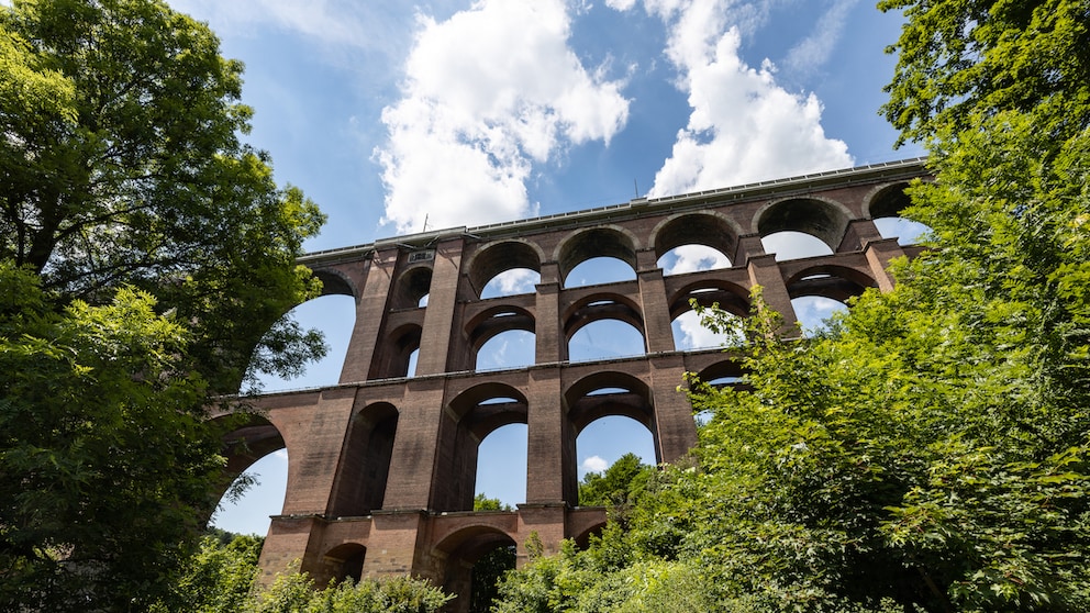 Die Göltzschtalbrücke ist eine Sehenswürdigkeit der Superlative