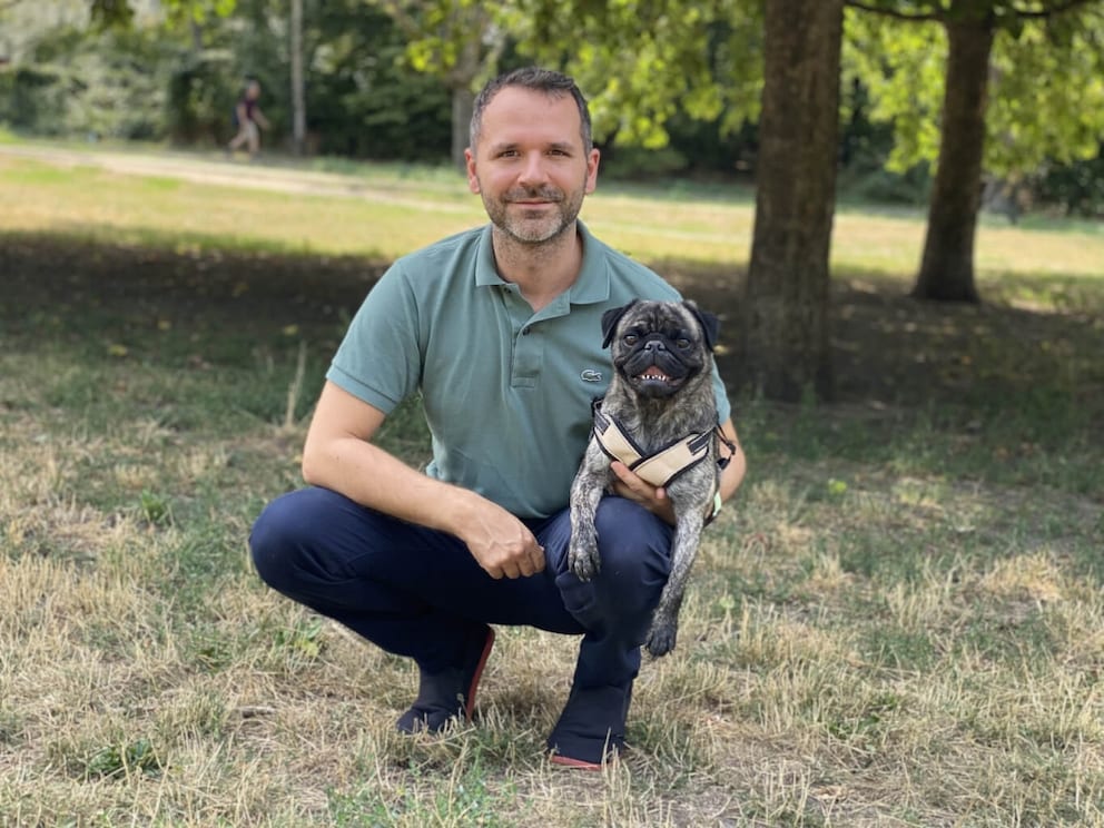 Hundeo-Gründer Enrico Bachmann mit seinem Hund Nacho