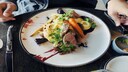 Typisch isländisch, aber ohne Meereseinfluss, ist die Kjötsupa: Lammsuppe mit Kartoffeln und Gemüse.