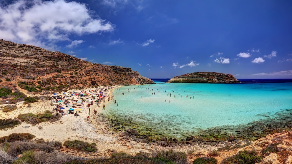 Der Rabbit Beach befindet sich auf der italienischen Insel Lampedusa vor Sizilien