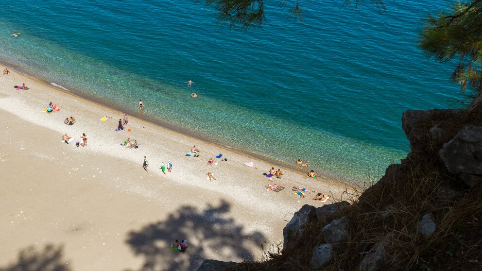 Rund um Kemer locken malerische Strände – wie hier der Cirali Beach