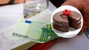 Der mitgebrachte Geburtstagskuchen kam einer Kundin in einem italienischen Restaurant teuer zu stehen