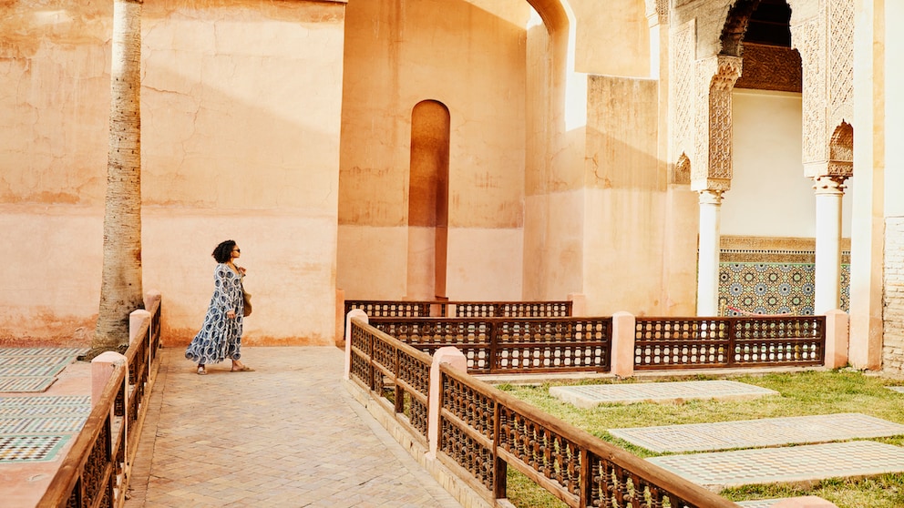 Marokko ist auch für seine verwinkelten Altstädte und die traditionelle arabische Architektur der Mauren bekannt