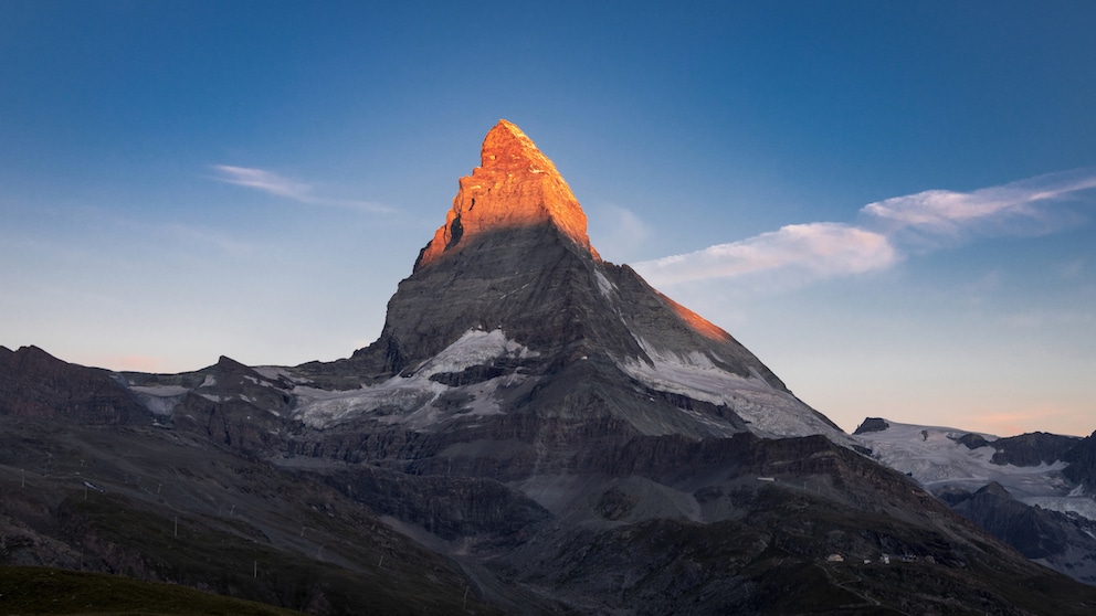 Das Matterhorn ist wegen seiner ikonischen Form nicht nur einer der bekanntesten Berge der Welt. Mit einer Höhe von 4478 ist es auch einer der höchsten Berge der Alpen.