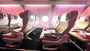 In der Premium Economy Class gibt's mehr Service und mehr Platz