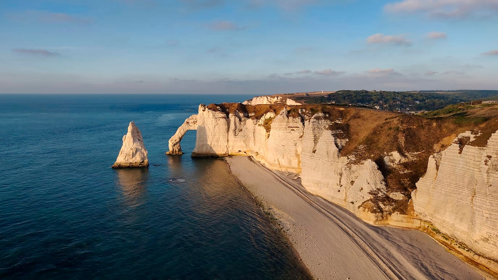 Von der historischen Hafenstadt La Rochelle bis Hendaye an der Grenze zu Spanien – diese Route ist perfekt für einen Roadtrip entlang des Atlantiks durch Frankreich.