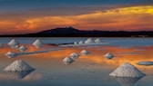 Ein Meer aus Salz – das ist der Salar de Uyuni im Andenhochland, der mit 12.000 Quadratkilometern größte Salzsee der Welt.