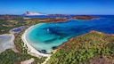 Die Bucht Cala Brandinchi auf Sardinien