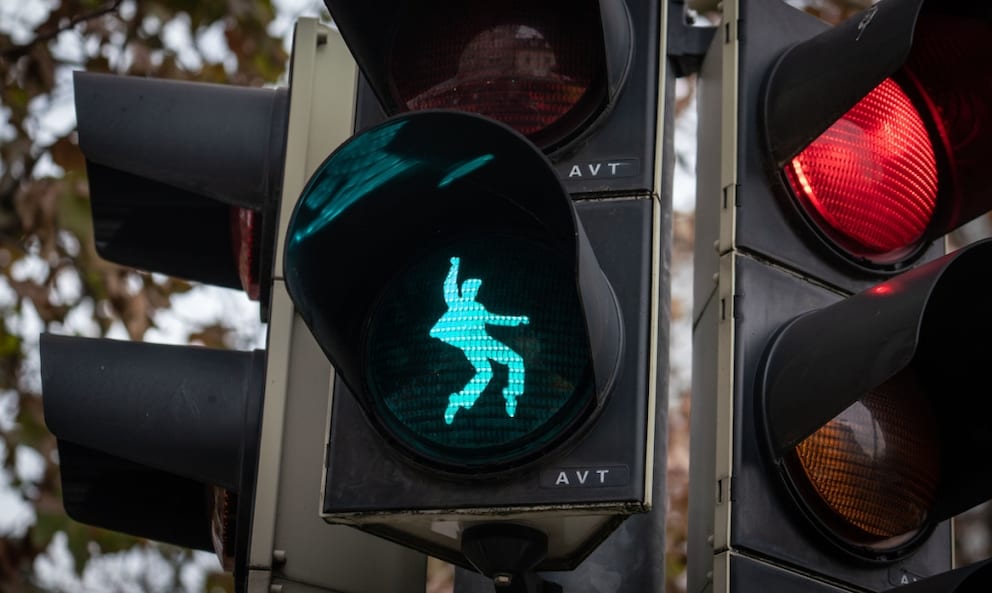 The King lives–at least on these traffic lights in Friedberg