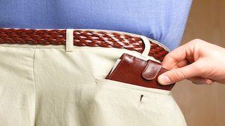 Die Taschendiebe denken sich auch immer neue Tricks aus, um an das Geld oder Handys von Touristen zu kommen.