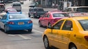 Taxifahren im Ausland ist oft ein Abenteuer. Grund dafür sind zum Teil nicht festgelegte Tarife, manipulierte Taxameter oder dreiste Fahrer, mit denen man endlos über Kosten und Wege diskutieren muss.