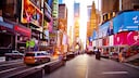 Bunt, grell, schnell – der New Yorker Times Square ist ein Platz, der scheinbar nie zur Ruhe kommt.
