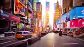 Bunt, grell, schnell – der New Yorker Times Square ist ein Platz, der scheinbar nie zur Ruhe kommt.