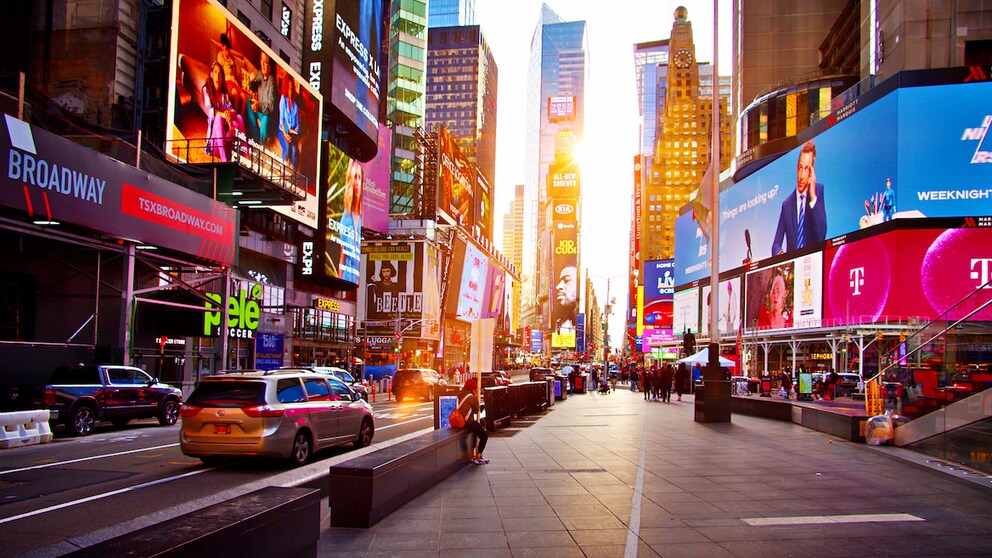 Bunt, grell, schnell – der New Yorker Times Square ist ein Platz, der scheinbar nie zur Ruhe kommt.