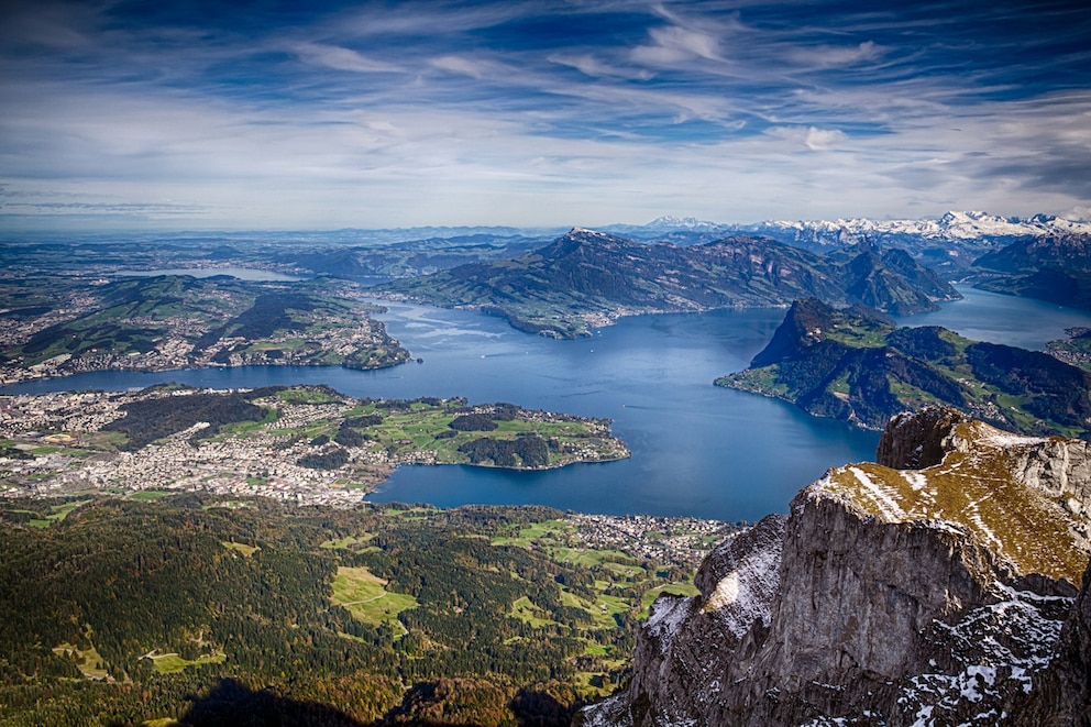 Der Vierwaldstättersee von oben betrachtet